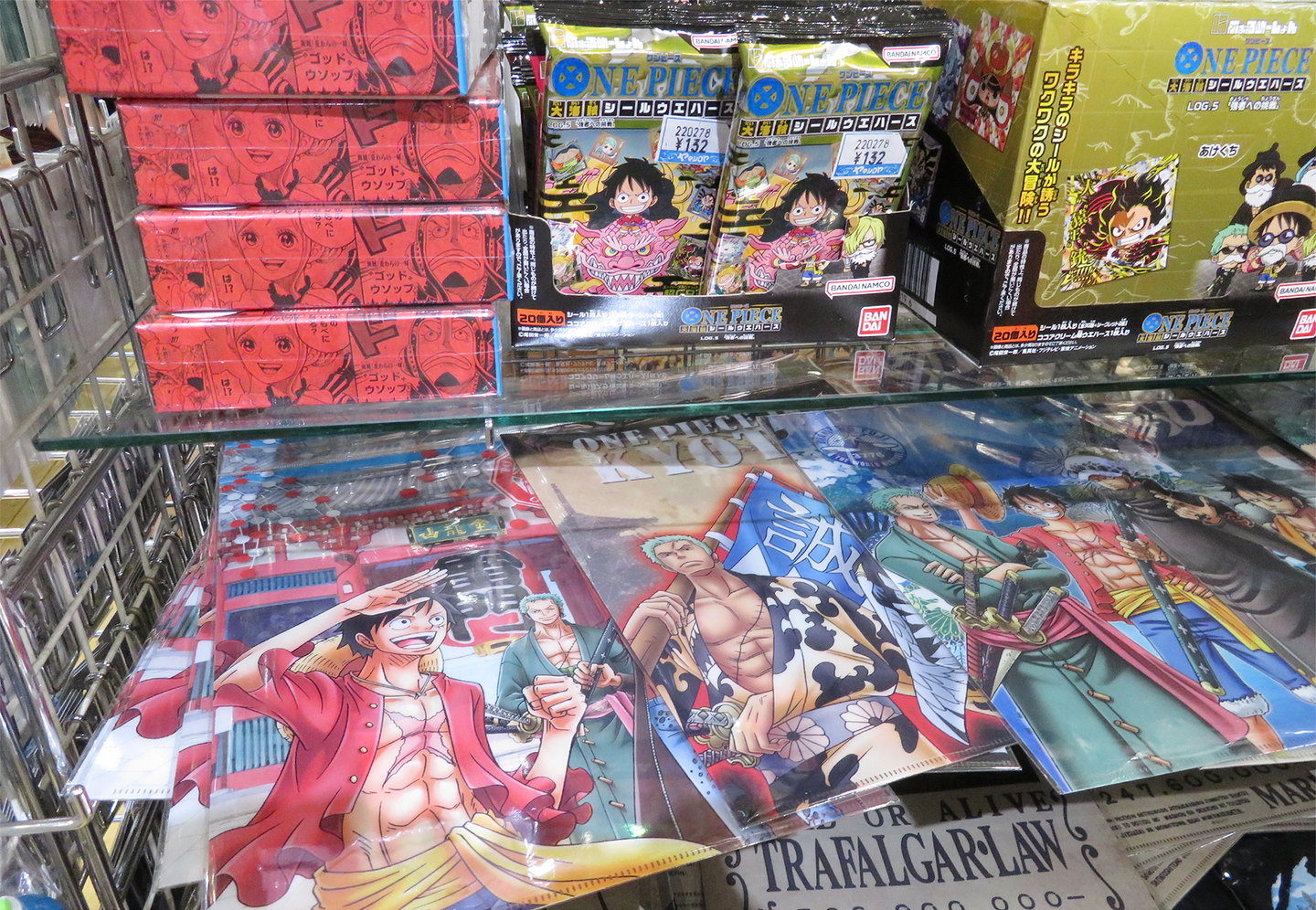 Images of ONE PIECE merchandise sold at YAMASHIROYA2