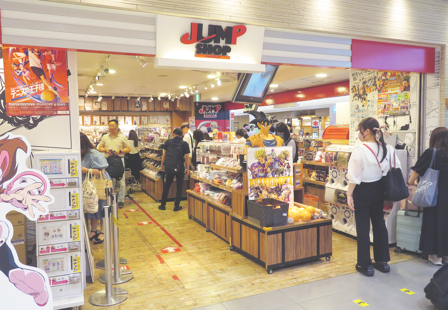 Images of the JUMP SHOP Tokyo Station Store
