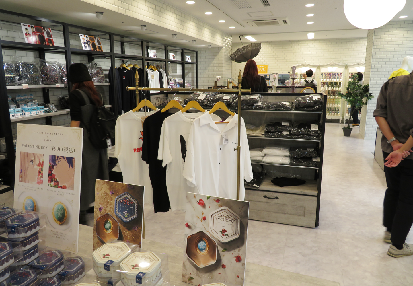 Illustrations of the interior of Animate Ikebukuro Main Store2